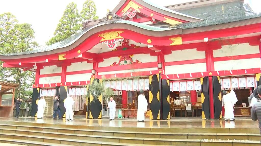 日枝神社で恒例の「すす払い」　富山市