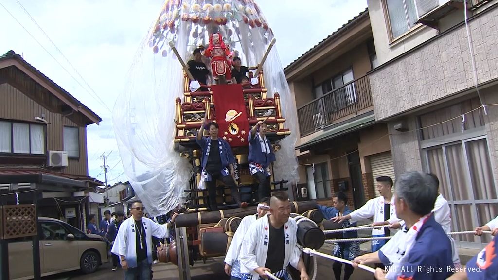 高岡市　２年ぶり　７基の山車勢ぞろい　伏木曳山祭