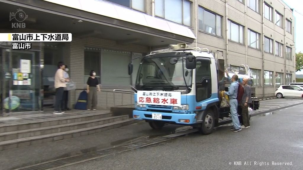 富山市上下水道局　豪雨被害の能登へ応急給水活動に向け出発