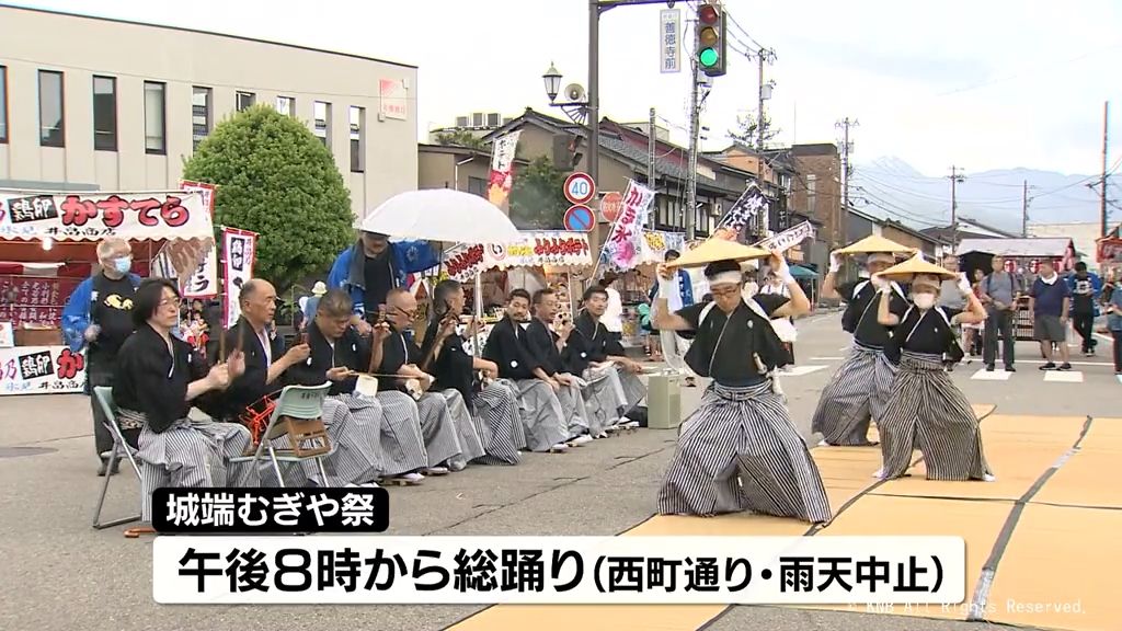 街なかで勇壮な踊り　南砺市で城端むぎや祭