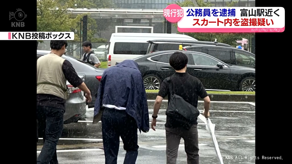 スカートの中を盗撮しようとした疑い　地方公務員の男を現行犯逮捕