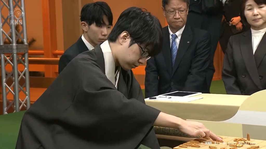 服部慎一郎七段（富山市出身）　藤井竜王に挑む