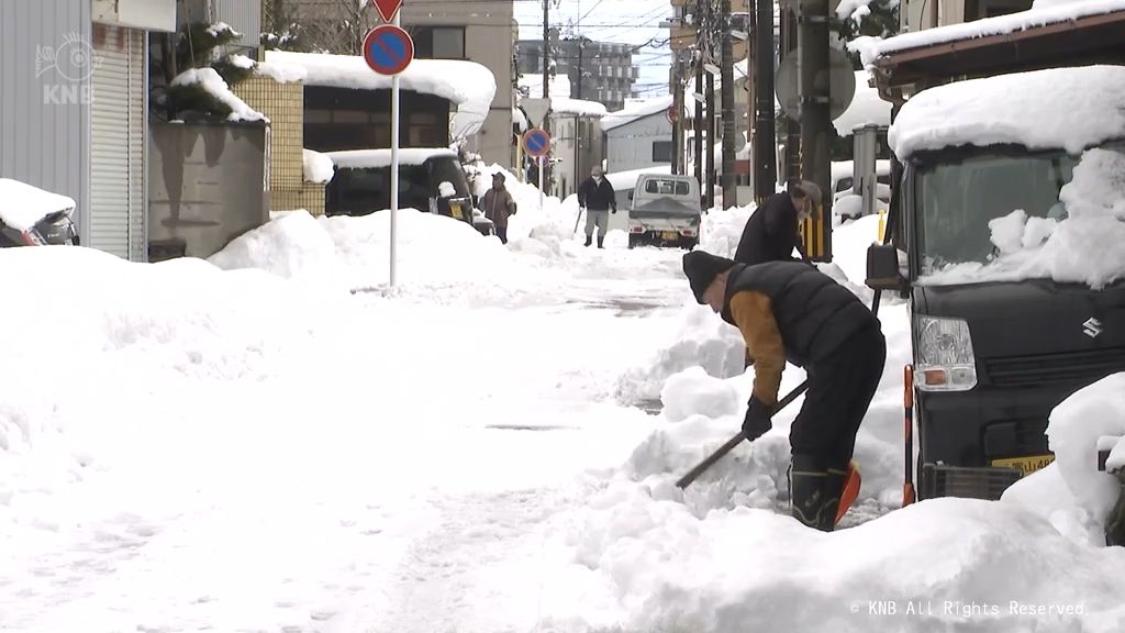 「久しぶりの大雪で大変」寒波のピーク過ぎるも　厳しい寒さ続く　９日の富山県内