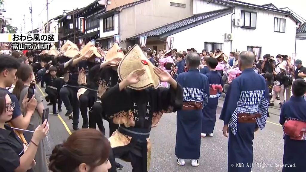 哀愁漂う胡弓や三味線の音色　おわら風の盆　開幕　富山市八尾町