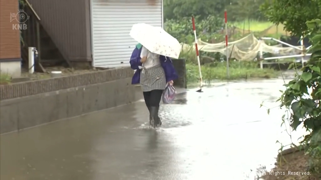 記録的大雨から２日　氷見市内　いまも冠水続く地域が