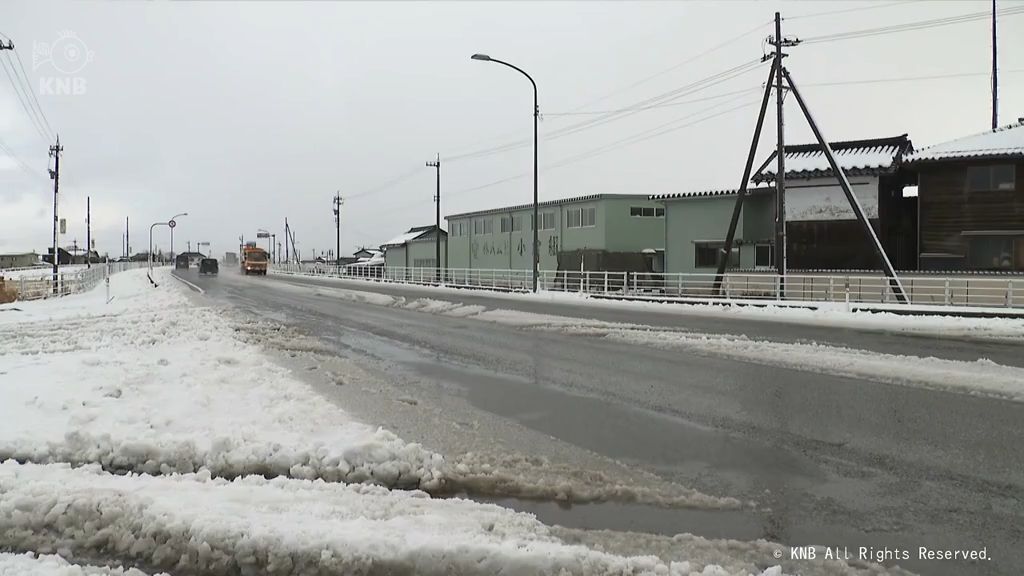 国道８号で７３歳女性はねられ死亡　きのう夕方　小矢部市