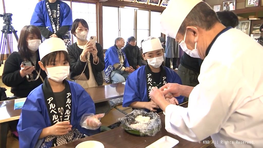 地元・新湊の魚を使い　子どもたちがすしの握り方学ぶ