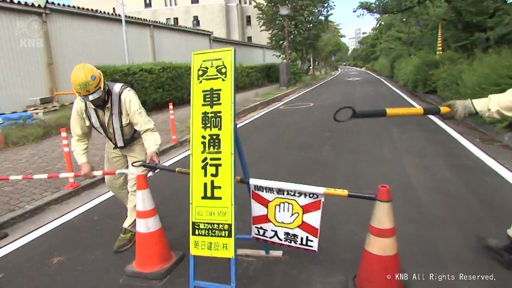 通行再開　地震で被災の富山市松川べり道路