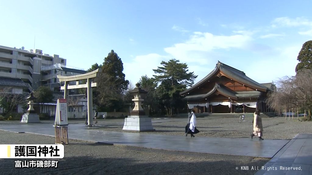 大みそかの富山県内　断続的に雨　神社では初詣準備進む