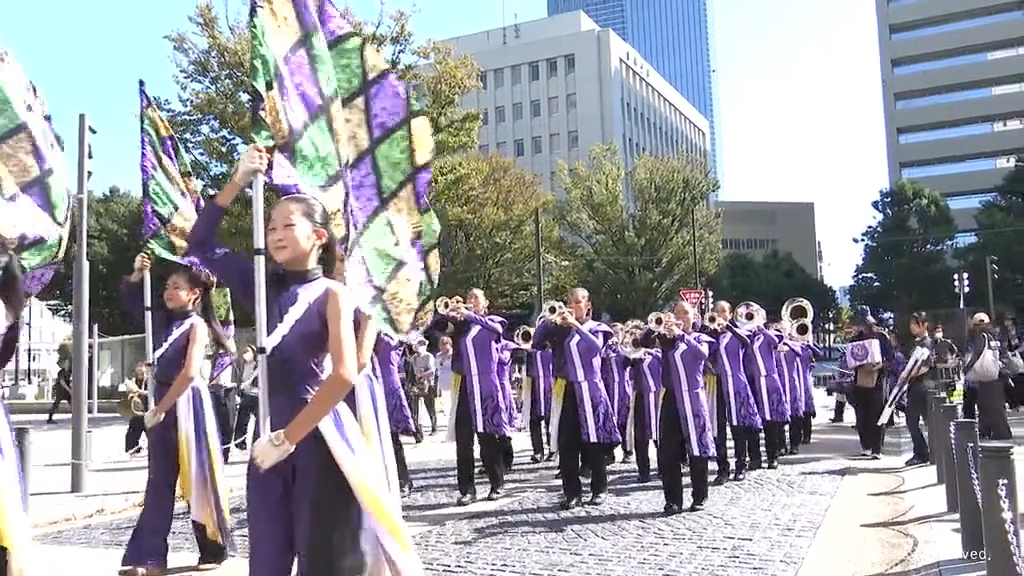 富山市のまちなかで音楽祭　秋晴れのもと大勢の人でにぎわう