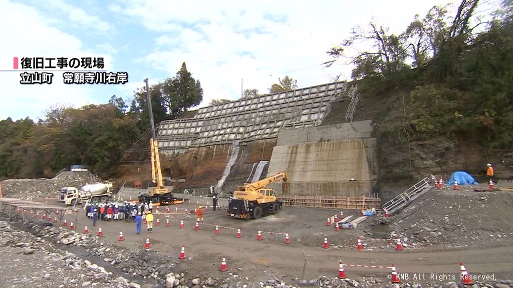 【公開】大雨で崩れた常願寺川護岸の擁壁　復旧進む