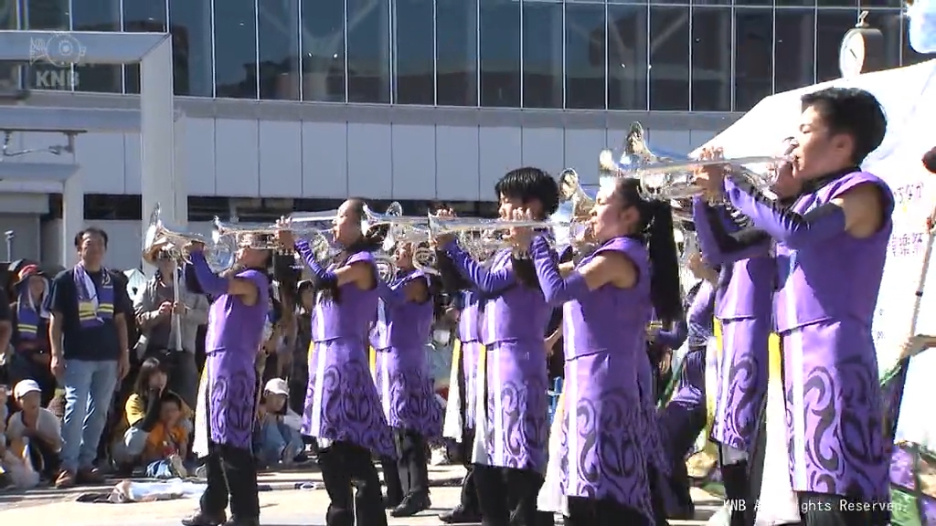 富山市のまちなかで音楽祭　秋晴れの連休中日　大勢の人でにぎわう