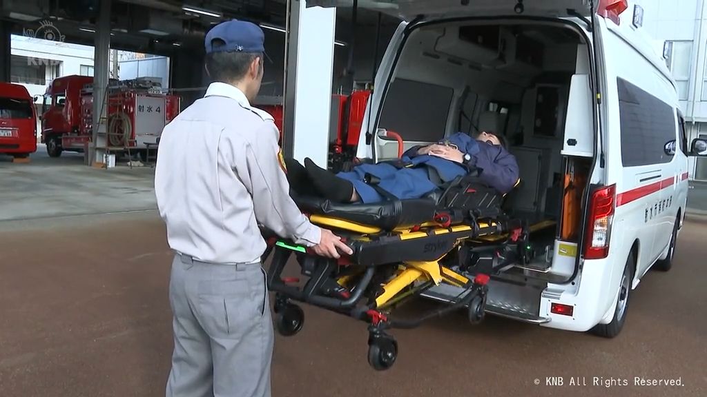 消防隊員の負担減へ　電動ストレッチャー搭載の救急車　富山県内初導入　新湊消防署