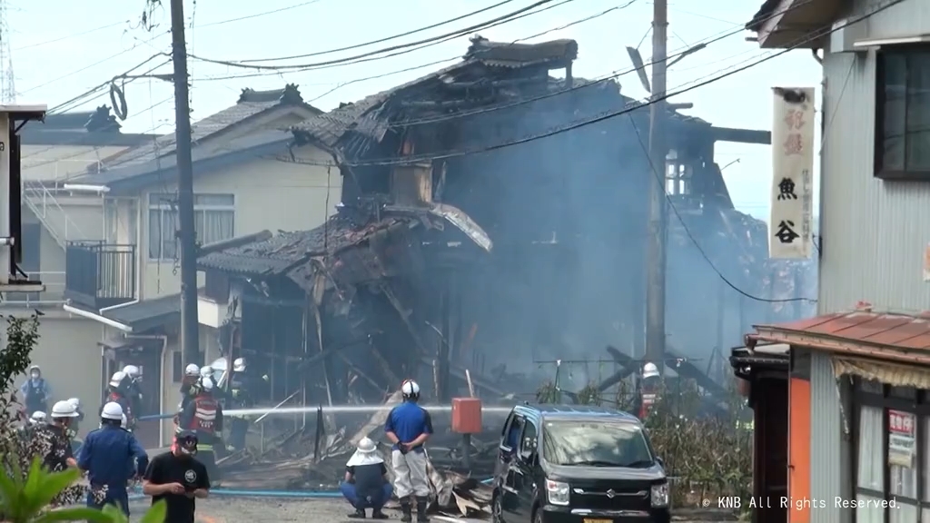 【更新】黒部市で店舗兼住宅が全焼　けが人なし