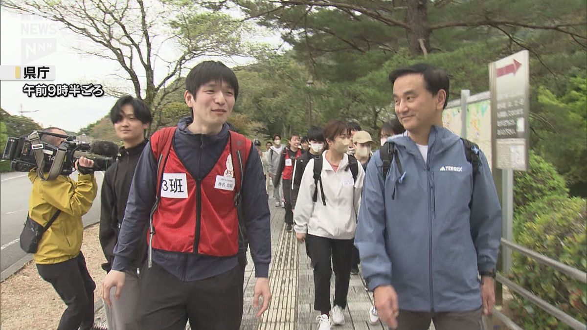幕末の志士が歩いた萩往還で研修…山口県新入職員が知事と12キロ歩く！