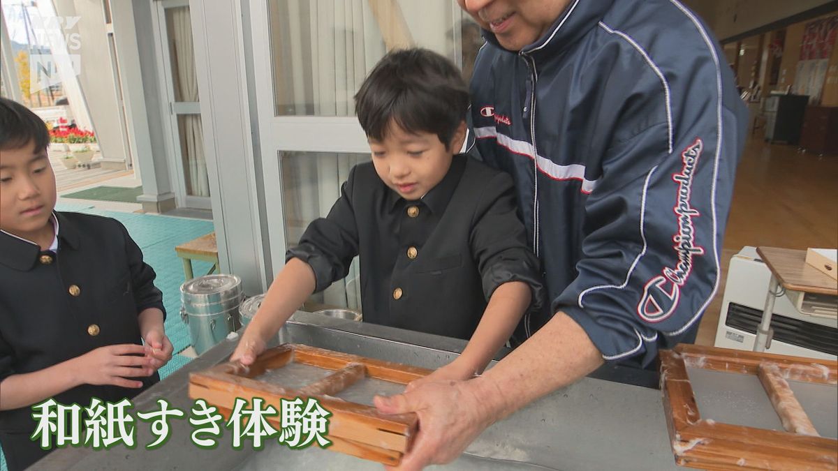 【柳井】和紙をすいてオリジナルの年賀はがきづくり！柳井市の伊陸小学校