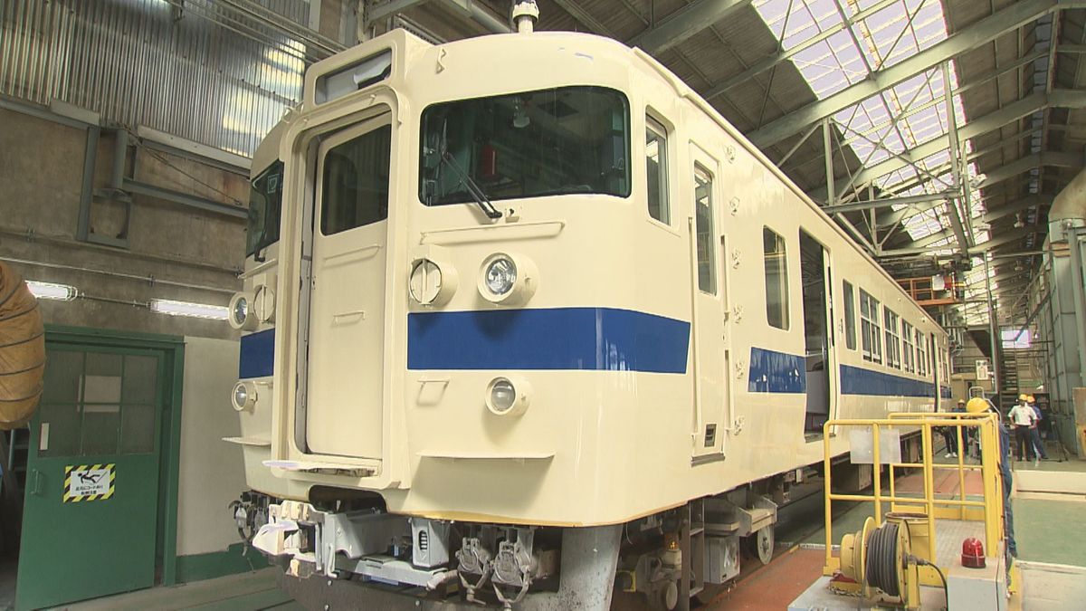 懐かしの“瀬戸内色”が8年4ヶ月ぶりに復活へ！山陽線の主力車両115系3000番台電車の塗装作業　鉄道の日から運転開始