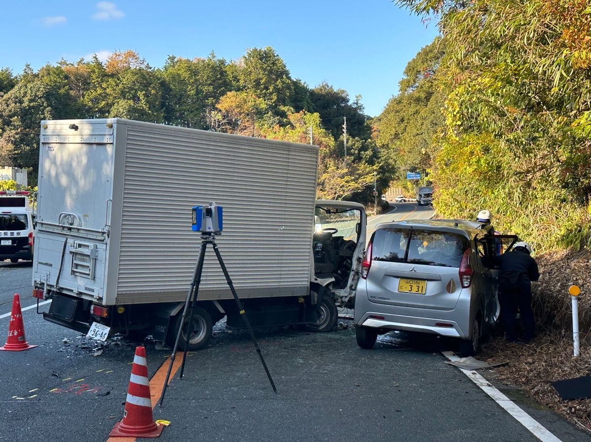 山口市の国道９号で軽乗用車とトラックが正面衝突 2人死傷