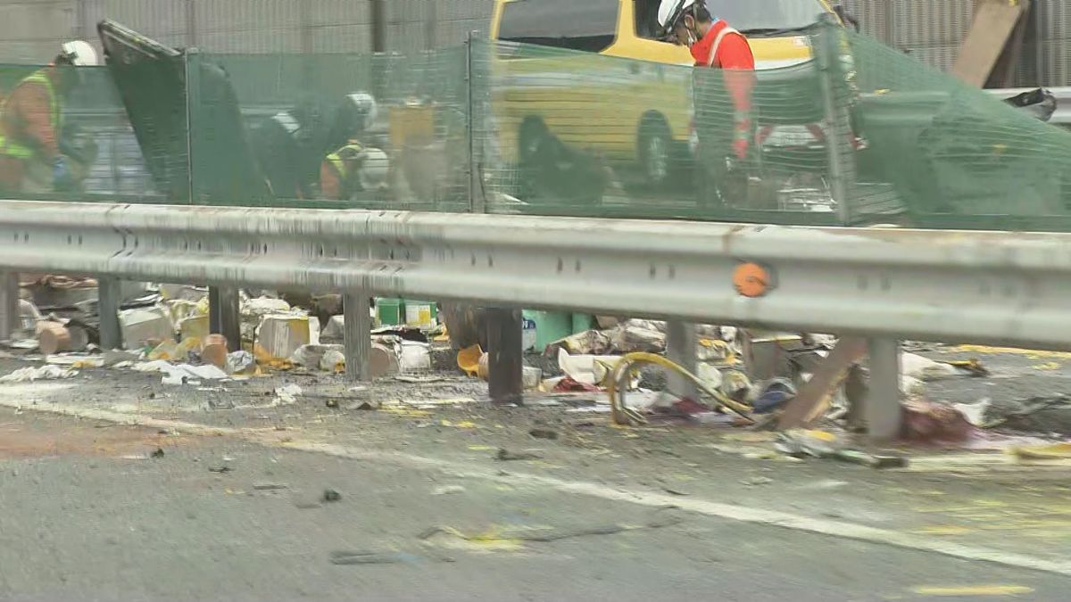 路上に散乱した塗料缶に複数の車両が乗り上げて…飛び散った塗料の除去に時間　中国道上り下関ICー小月IC間の通行止めは解除に（16日午後6時45分現在）