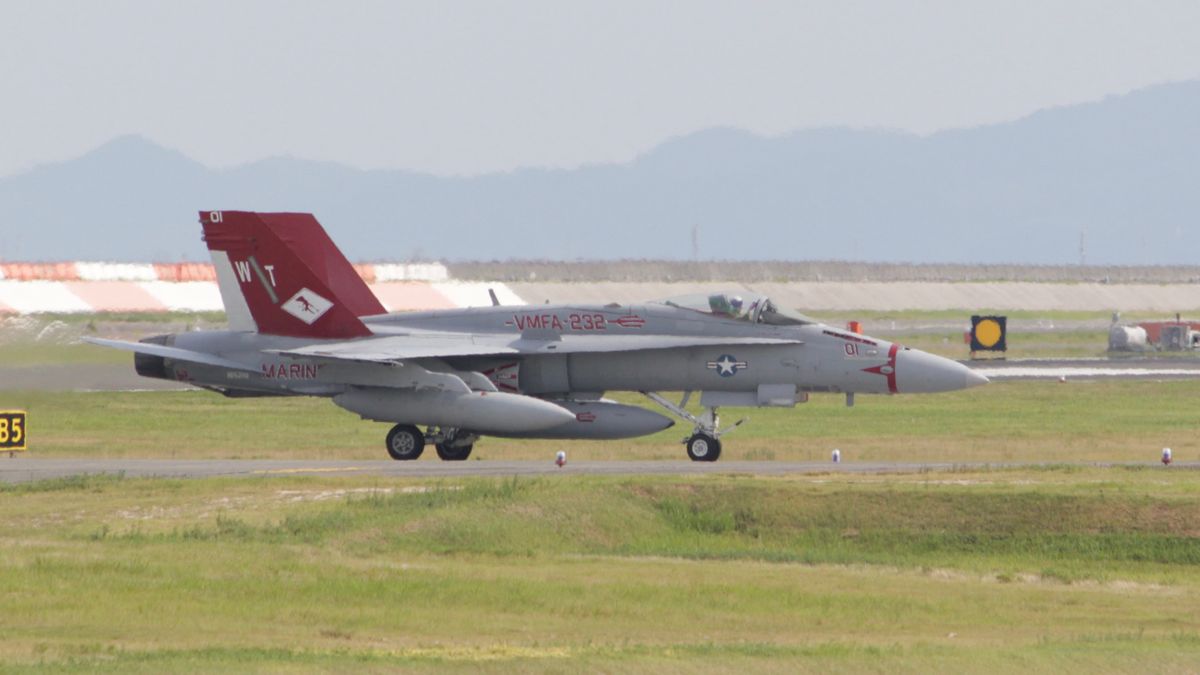 米軍岩国基地】海兵隊のFA18レガシーホーネットが到着 ローテーション