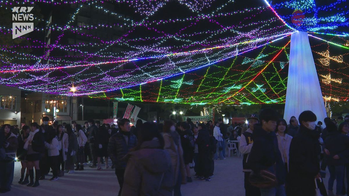 周南冬のツリーまつり集中イベント～大道芸にもちまき100万個のLED電球が照らすまちに大勢の人出