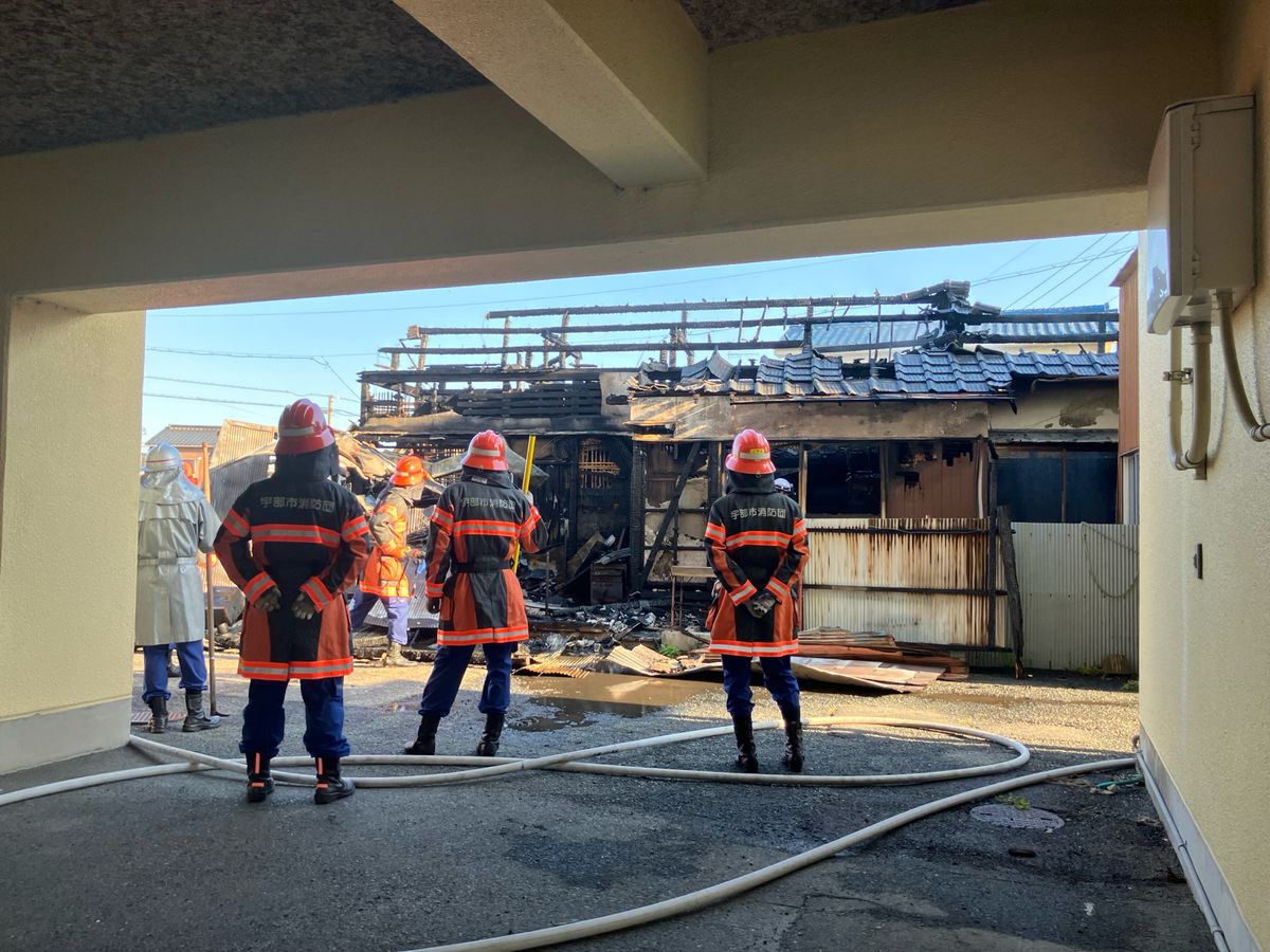 【あすも強風・乾燥に注意】宇部市で空き家が燃える けが人はなし