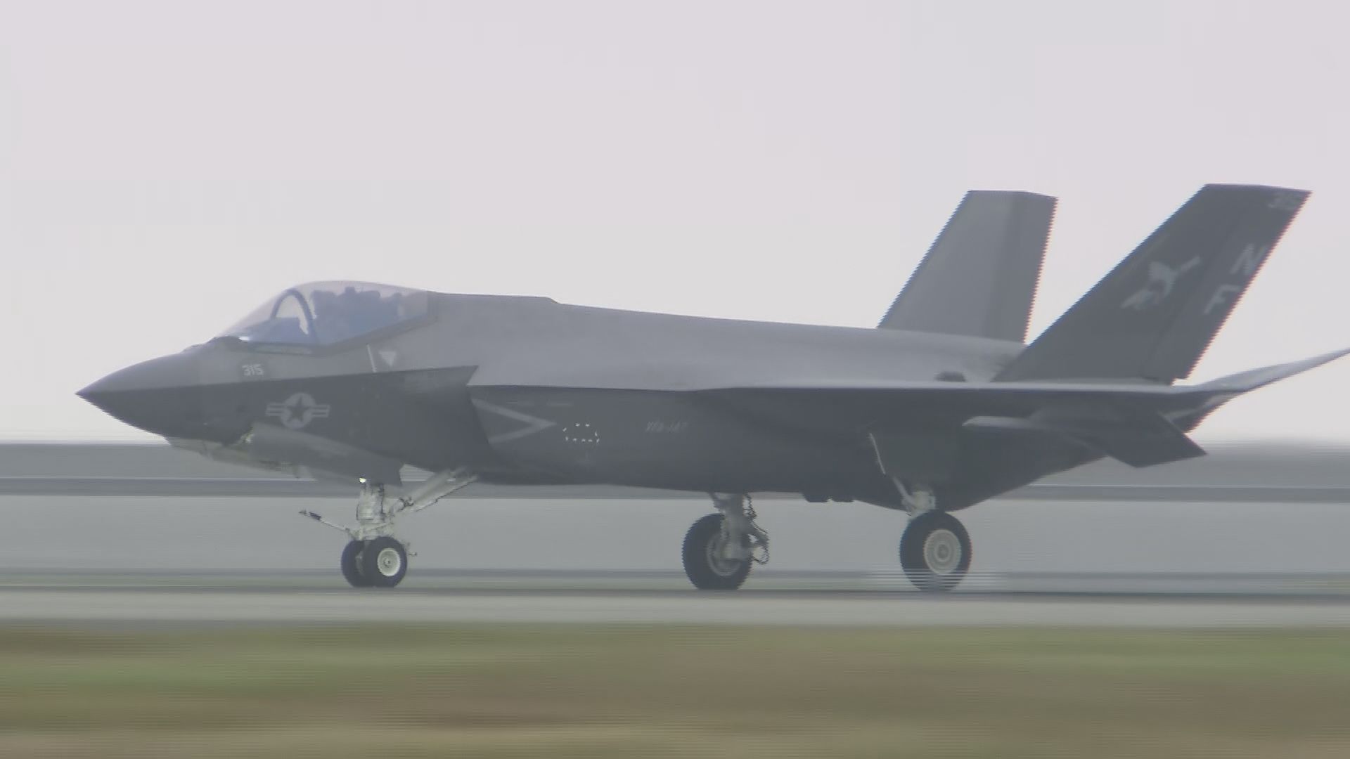 米海軍F35C岩国基地到着 日本国内初配備（2024年11月16日掲載）｜KRY