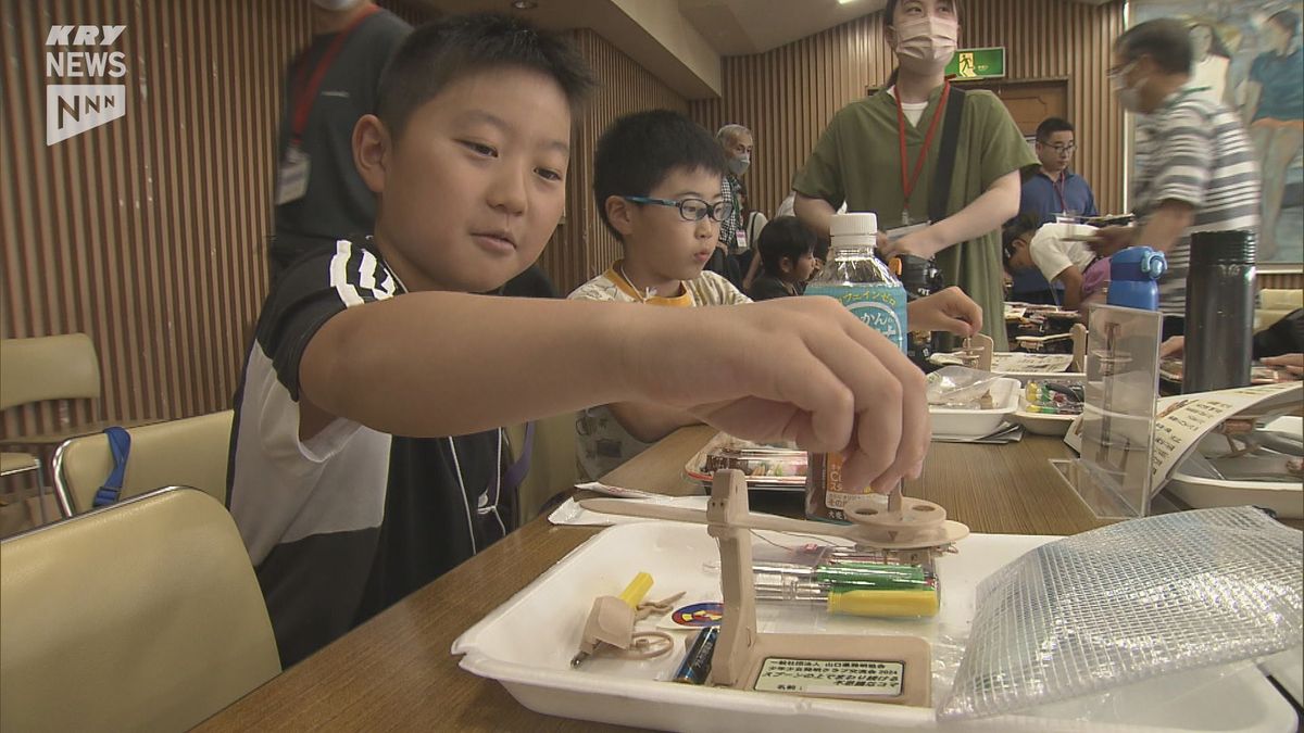 夏休みの宿題に！発明クラブで工作教室「回り続ける不思議なコマ」