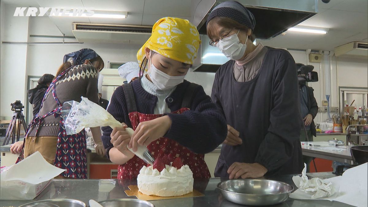 調理科のある女子高校で…親子でつくる「クリスマス料理教室」