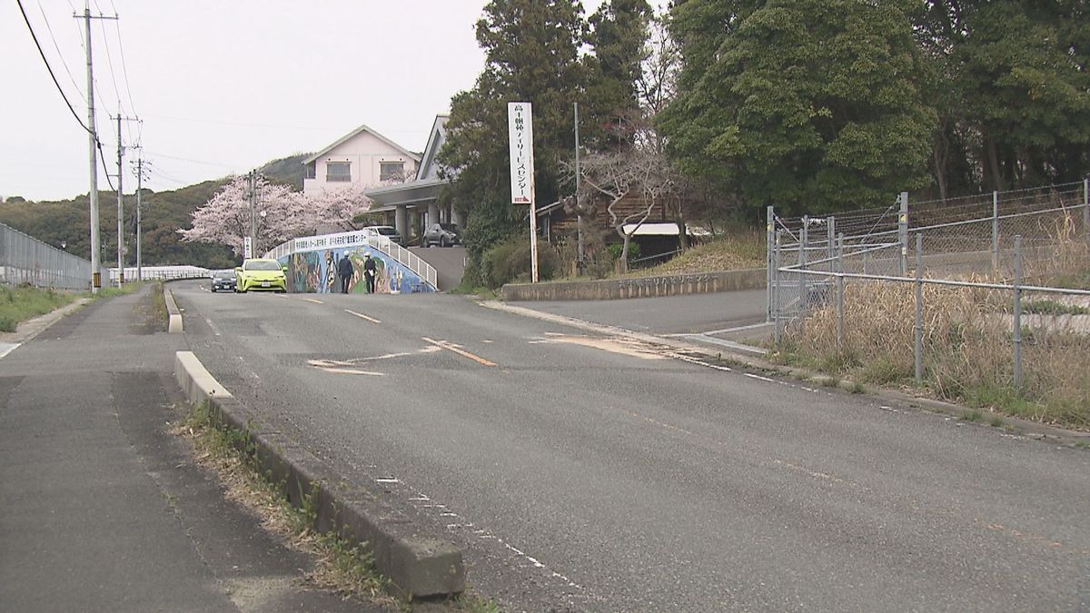 山陽小野田で乗用車と軽トラックが衝突 2人死傷