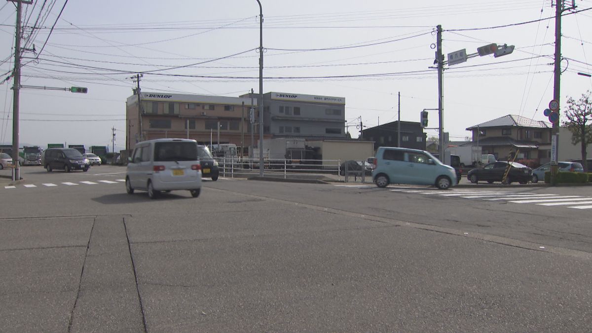 白山市の交差点で軽自動車とトラックの衝突事故 男性1人が死亡