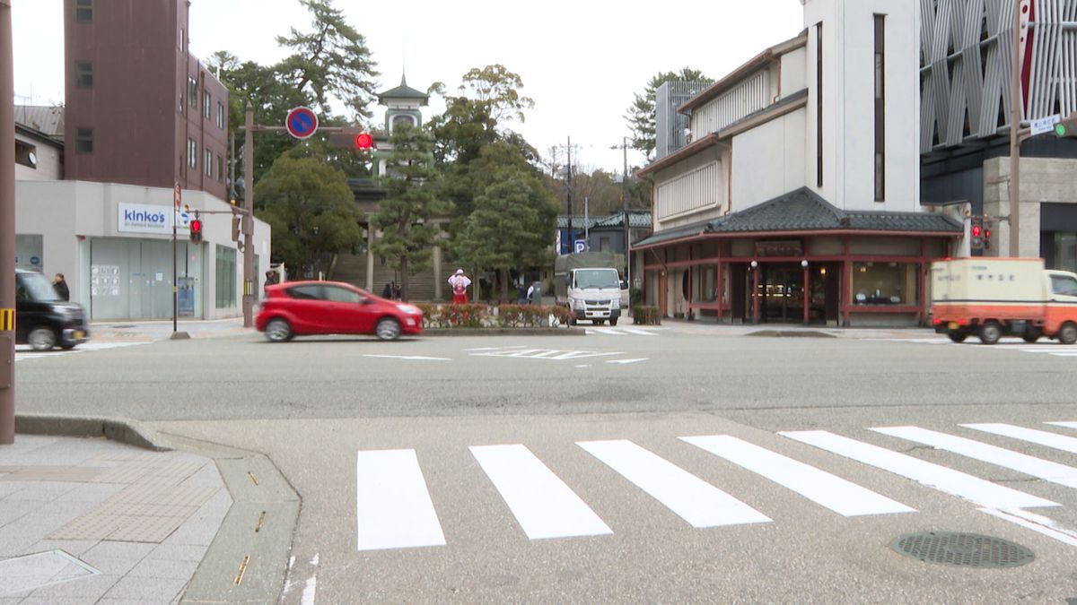 石川・金沢市で外国人観光客が運転するレンタカーとバイクの衝突事故 バイクを運転していた大学生が意識不明の重体