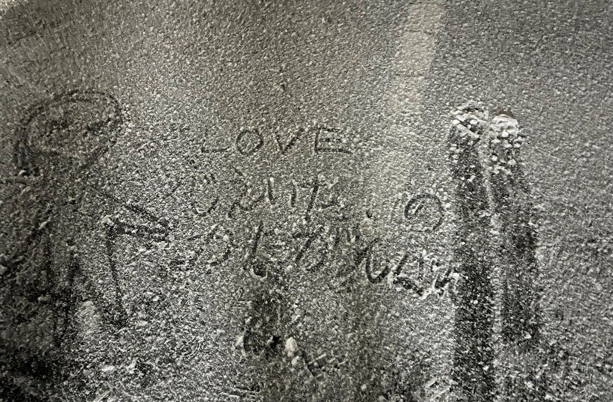 輪島市の避難所で雪道に書いたメッセージが話題　「じえいたいのかたがんばれ」