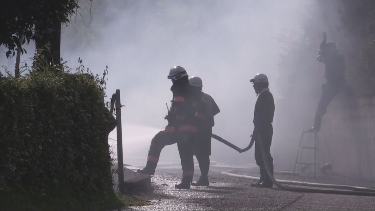 鹿屋市で空き家など３棟全焼　近くで枯れ木や枯草燃やす