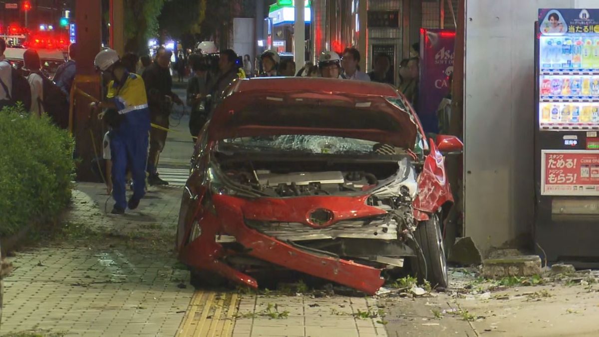 【速報】鹿児島市下荒田で歩行者３人が車にはねられる　２人は意識不明　交差点を右折後 歩道乗り上げ