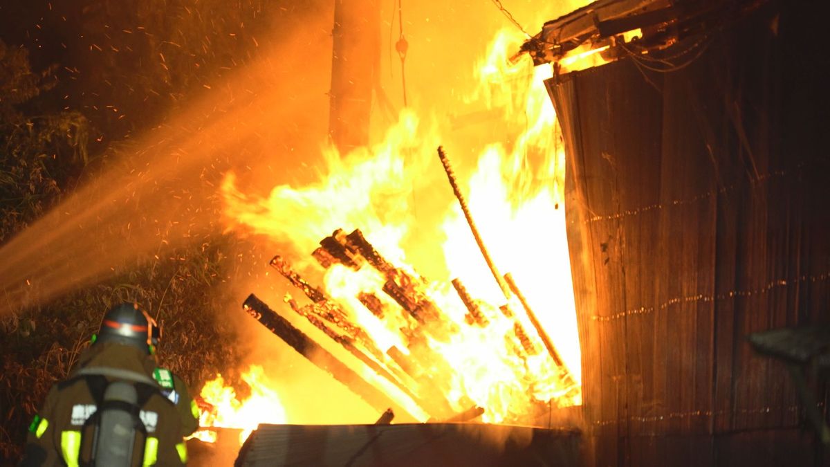 鹿児島市の木材加工場で倉庫などを全焼