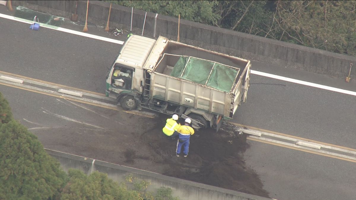 【速報】子ども含む6人が病院に搬送　志布志市の道路で４トントラックと普通乗用車が接触し横転　