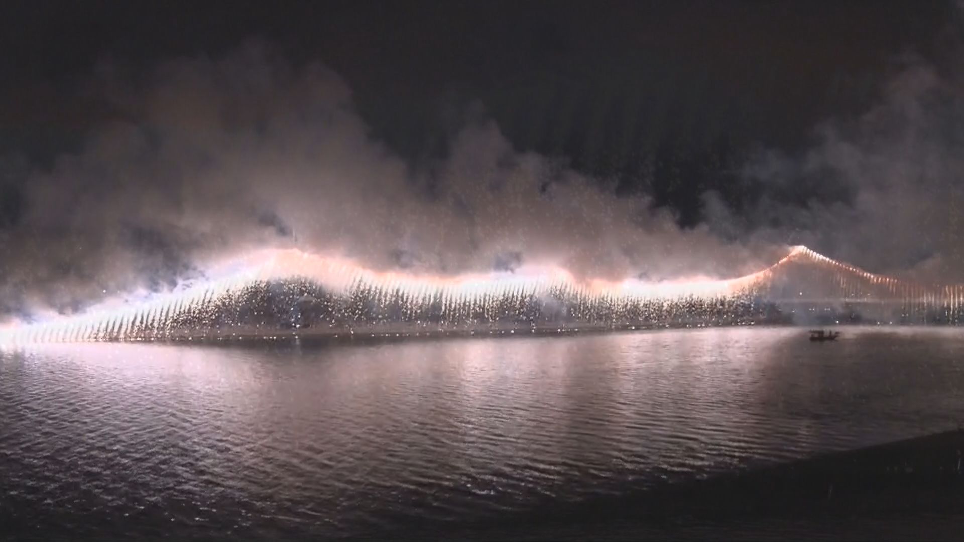 例年以上の1万1000発が夜空彩る 川内川花火大会 圧巻「ナイアガラ」も