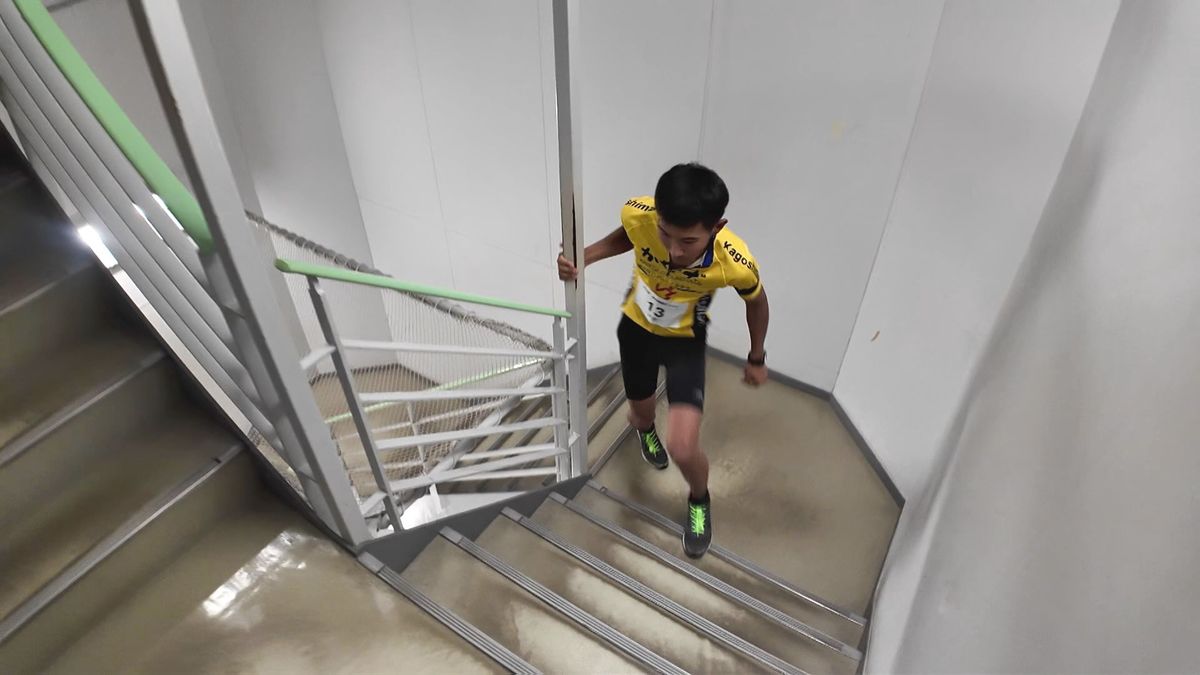 地下1階から地上18階まで… 県庁の階段を駆け上がるイベント　走る冒険家Ponちゃん企画