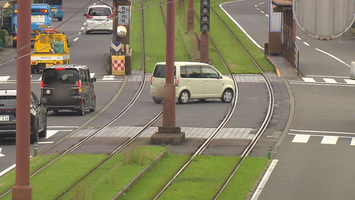 【ないごて!?】鹿児島市電の交差点「軌道敷内で右折待機してもいいの？」正しい曲がり方は？