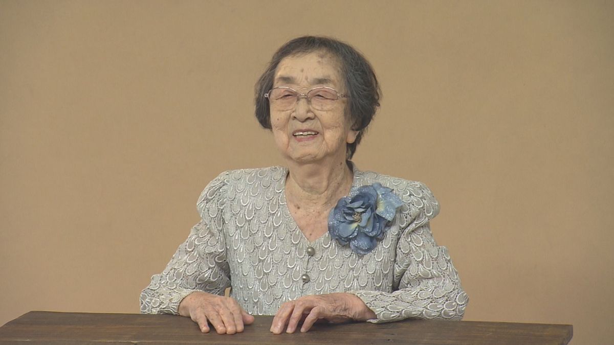 【敬老の日】無料の写真撮影会　１０２歳の女性もしっかりポーズ「孫のみんなに見せたい」