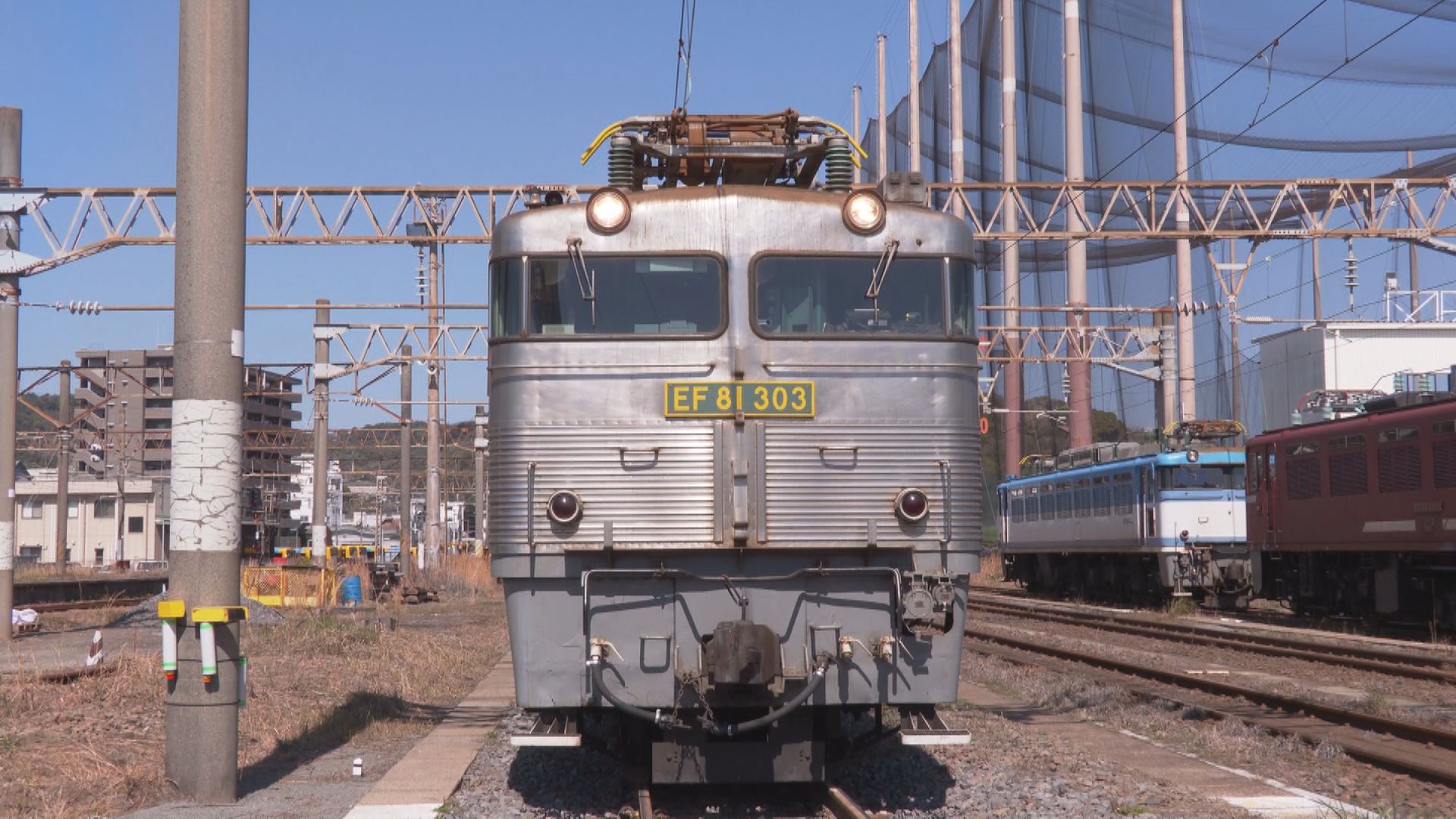 銀釜”愛称のファンに人気の電気機関車 EF81 303号機 機関車に添乗取材（2024年3月19日掲載）｜KYT NEWS NNN