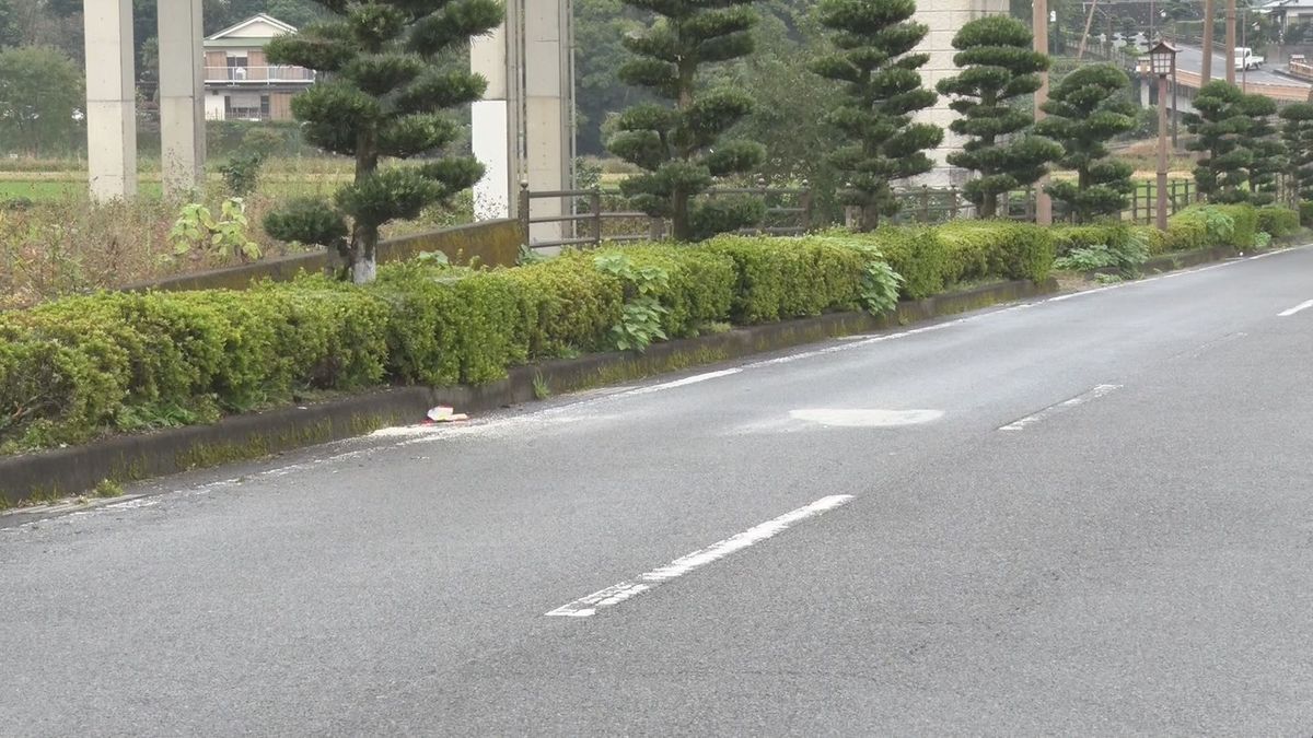  出水市麓町の市道  原付バイク転倒　運転の女性(33)意識不明の重体　