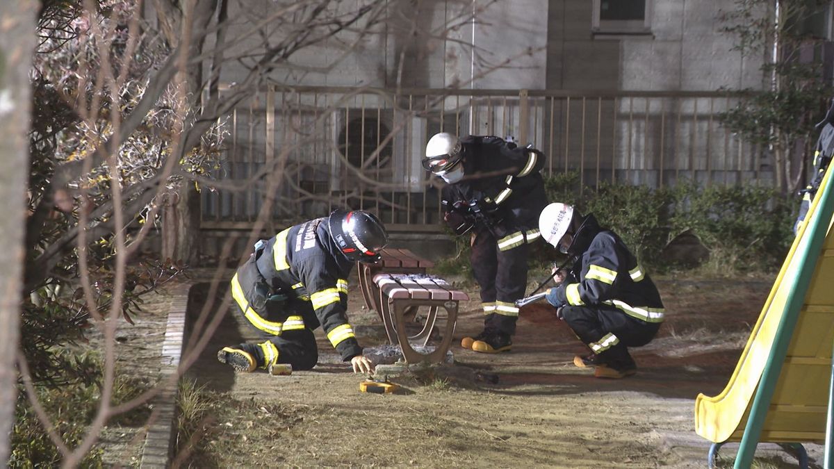 「ベンチが燃えている」住宅団地の公園で火事　警察が不審火とみて原因調べる　＜仙台市＞