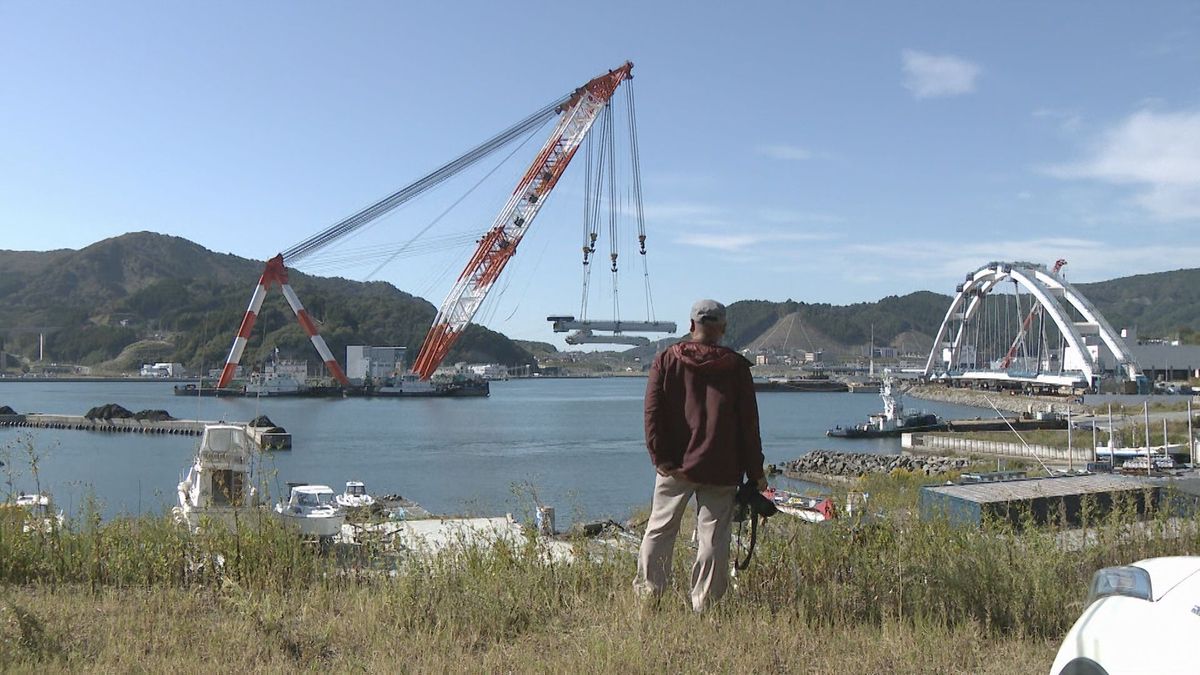 いよいよ稼働「日本最大クレーン船」女川・出島に架橋へ