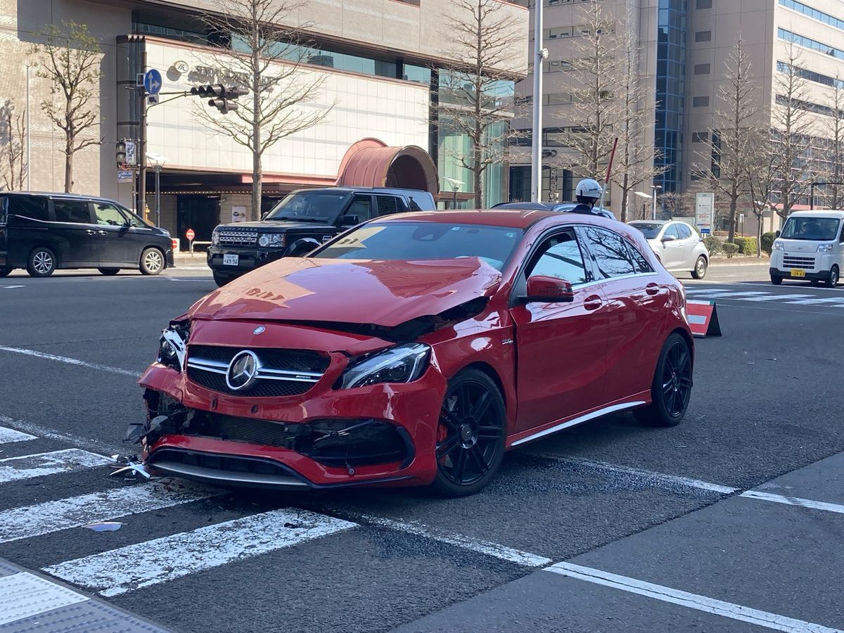 仙台市中心部で車２台が衝突　運転手や歩行者４人軽傷 （仙台市青葉区一番町1丁目）