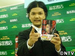 Mr.都市伝説 関暁夫、世界でもネタ調達