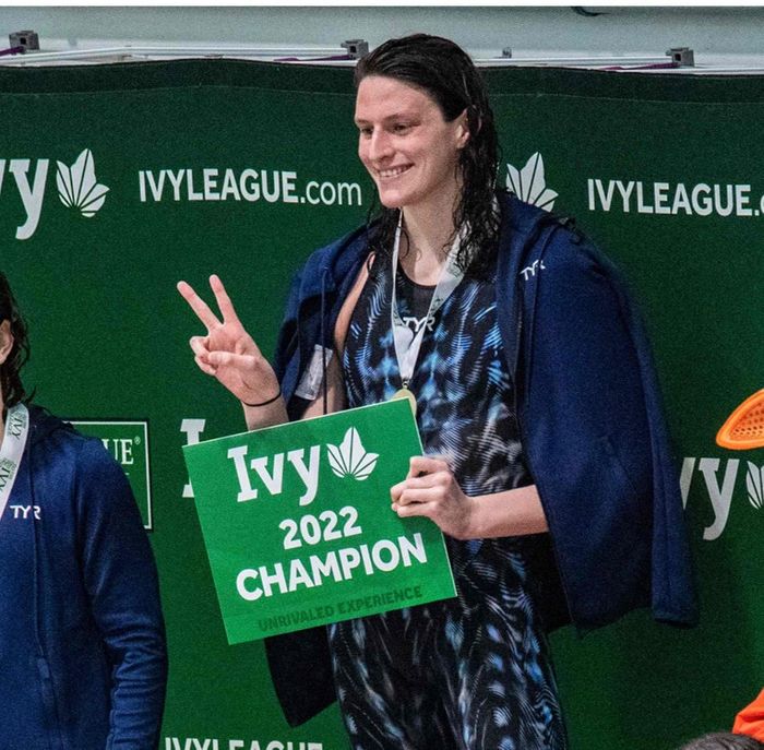 トランスジェンダーの競泳選手 リア・トーマス 18年には男子選手として大会参加 21年からは女子選手で