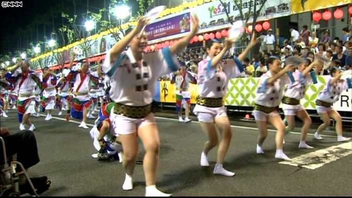 「阿波おどり」3日目、踊り子が熱い乱舞