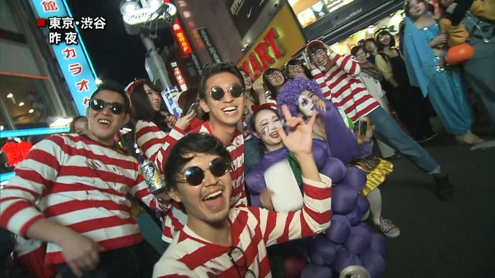 ハロウィーン前夜 渋谷交差点 仮装で混雑
